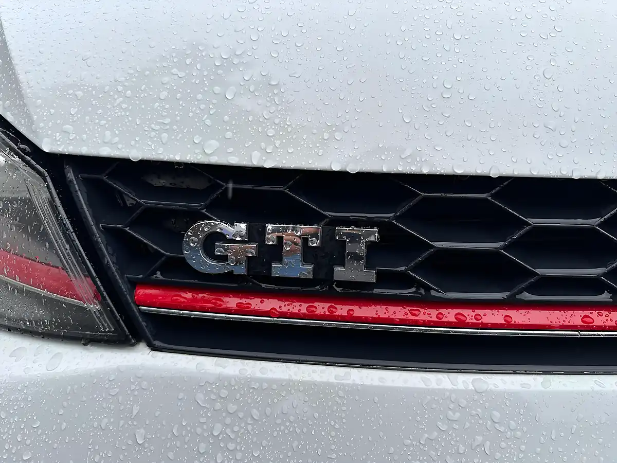 Used 2013 Volkswagen Golf Bluemotion Tech GTI White - Interior and Exterior details 18