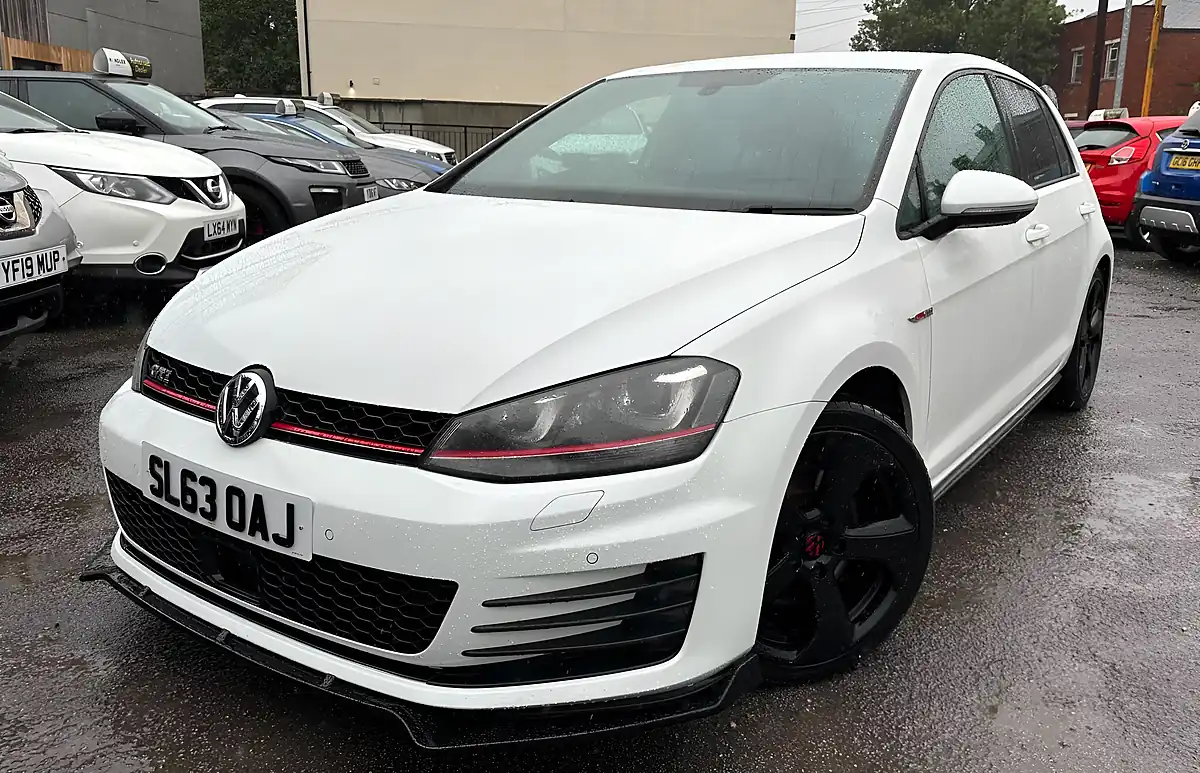 Used 2013 Volkswagen Golf Bluemotion Tech GTI White - Interior and Exterior details 3