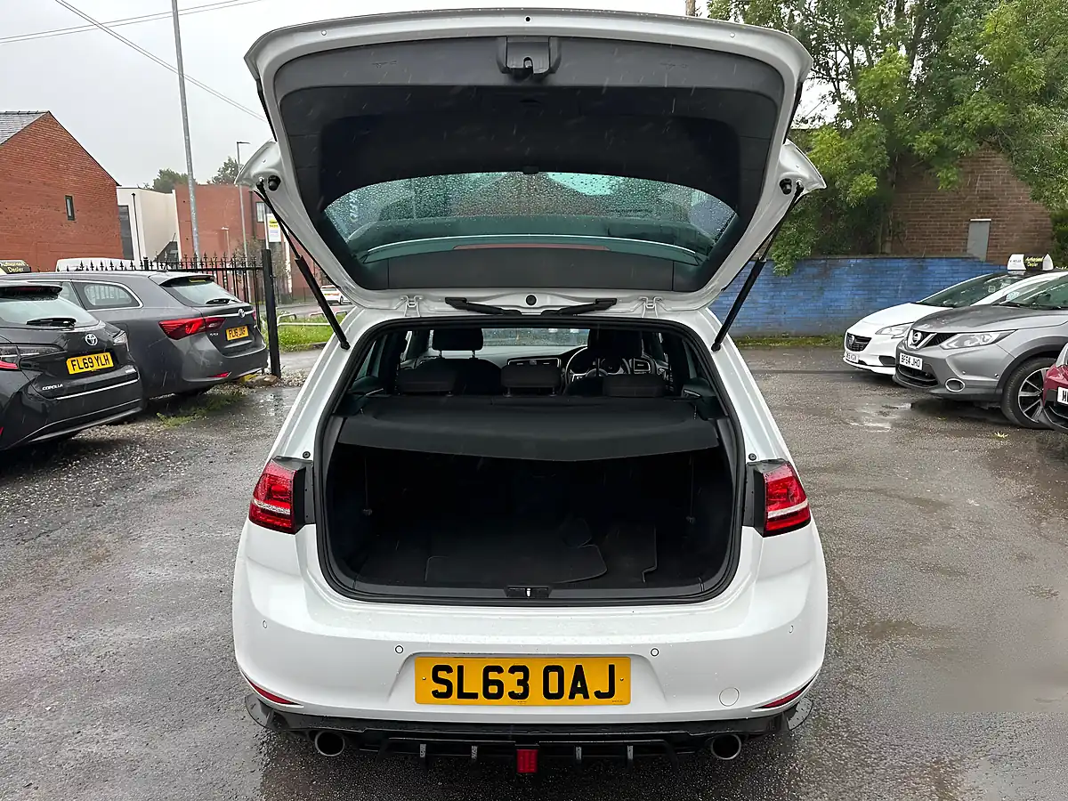 Used 2013 Volkswagen Golf Bluemotion Tech GTI White - Interior and Exterior details 9