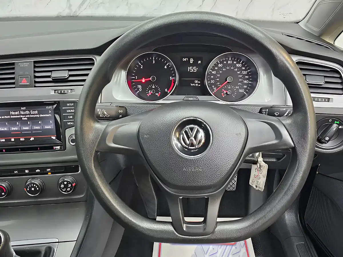 Used 2013 Volkswagen Golf Bluemotion Tech S Black - Interior and Exterior details 10