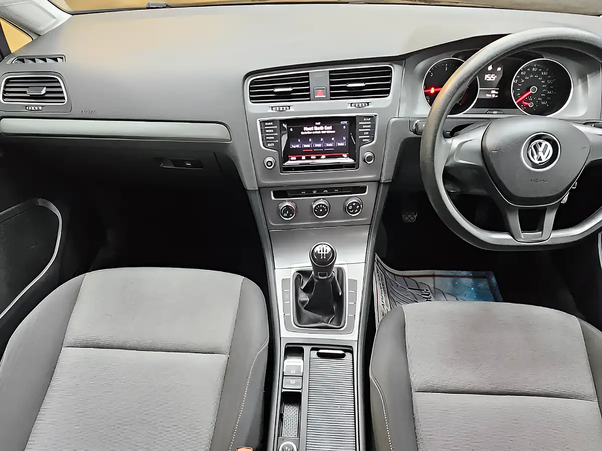 Used 2013 Volkswagen Golf Bluemotion Tech S Black - Interior and Exterior details 11