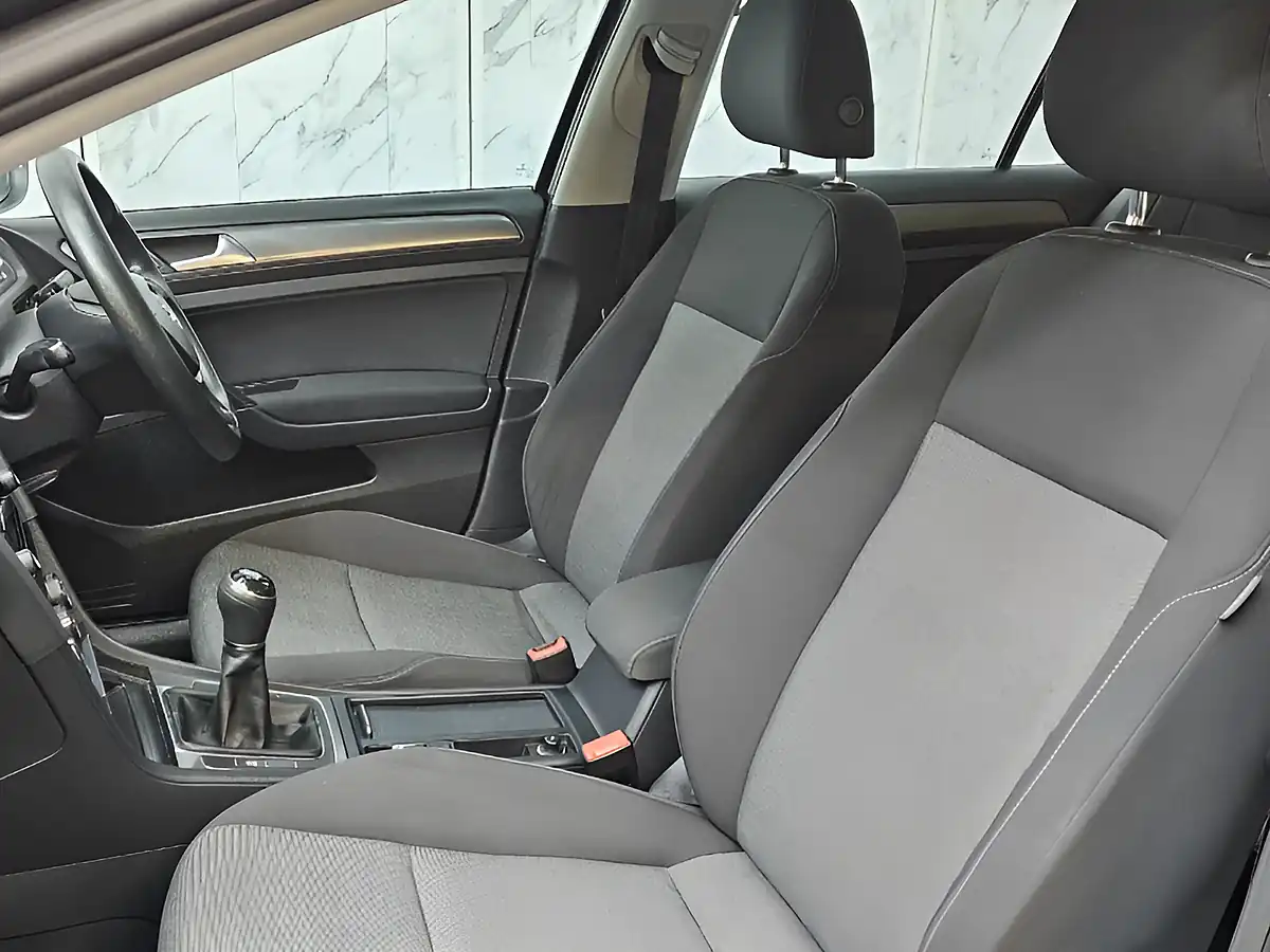 Used 2013 Volkswagen Golf Bluemotion Tech S Black - Interior and Exterior details 13