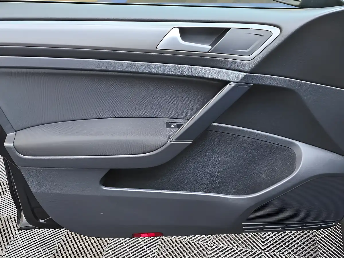 Used 2013 Volkswagen Golf Bluemotion Tech S Black - Interior and Exterior details 19