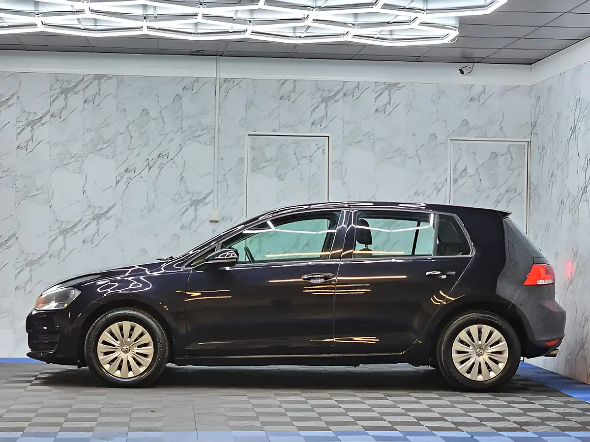 Used 2013 Volkswagen Golf Bluemotion Tech S Black - Interior and Exterior details 8
