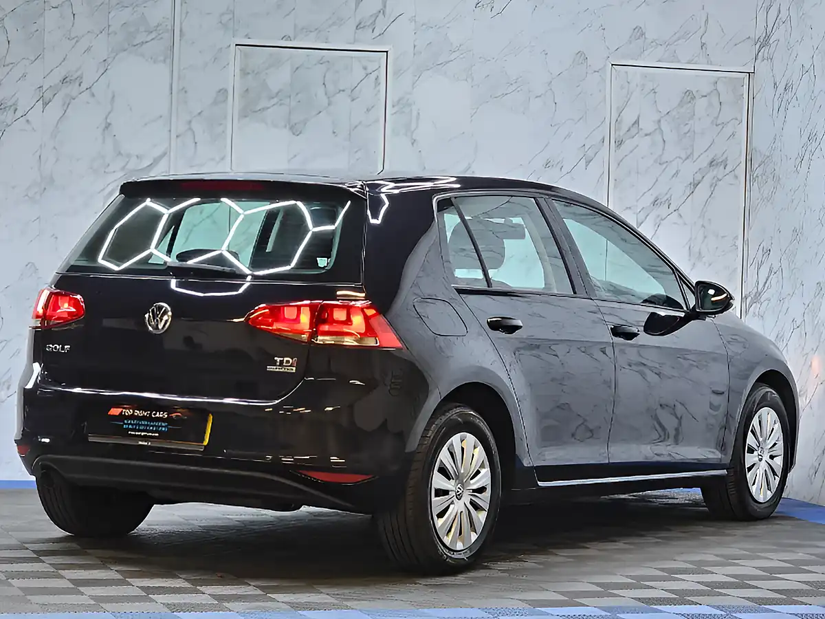 Used 2013 Volkswagen Golf Bluemotion Tech S Black - Interior and Exterior details 9