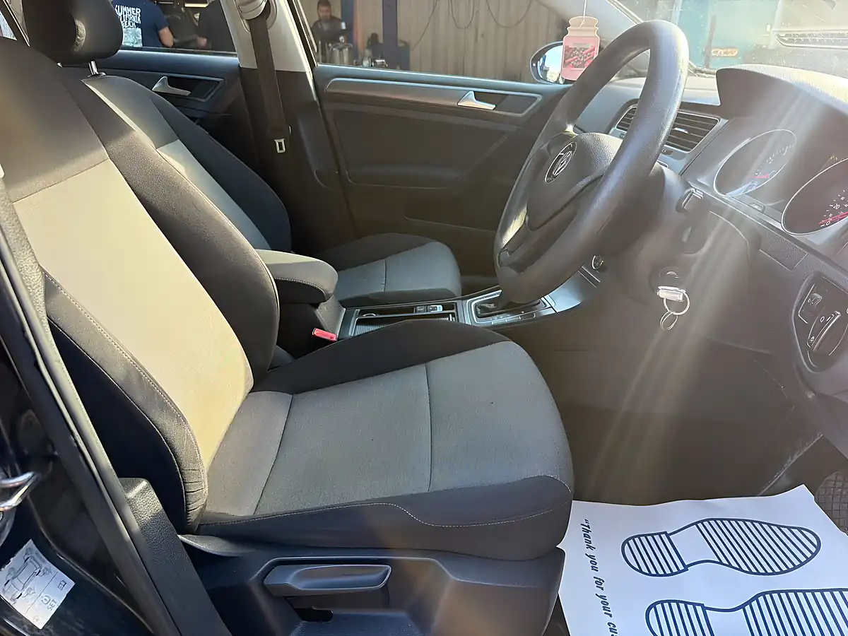 Used 2013 Volkswagen Golf Bluemotion Tech S Black - Interior and Exterior details 11