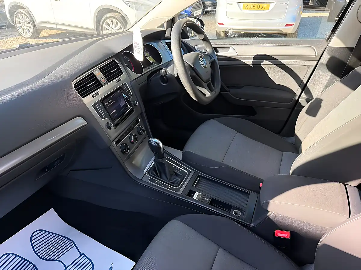 Used 2013 Volkswagen Golf Bluemotion Tech S Black - Interior and Exterior details 13