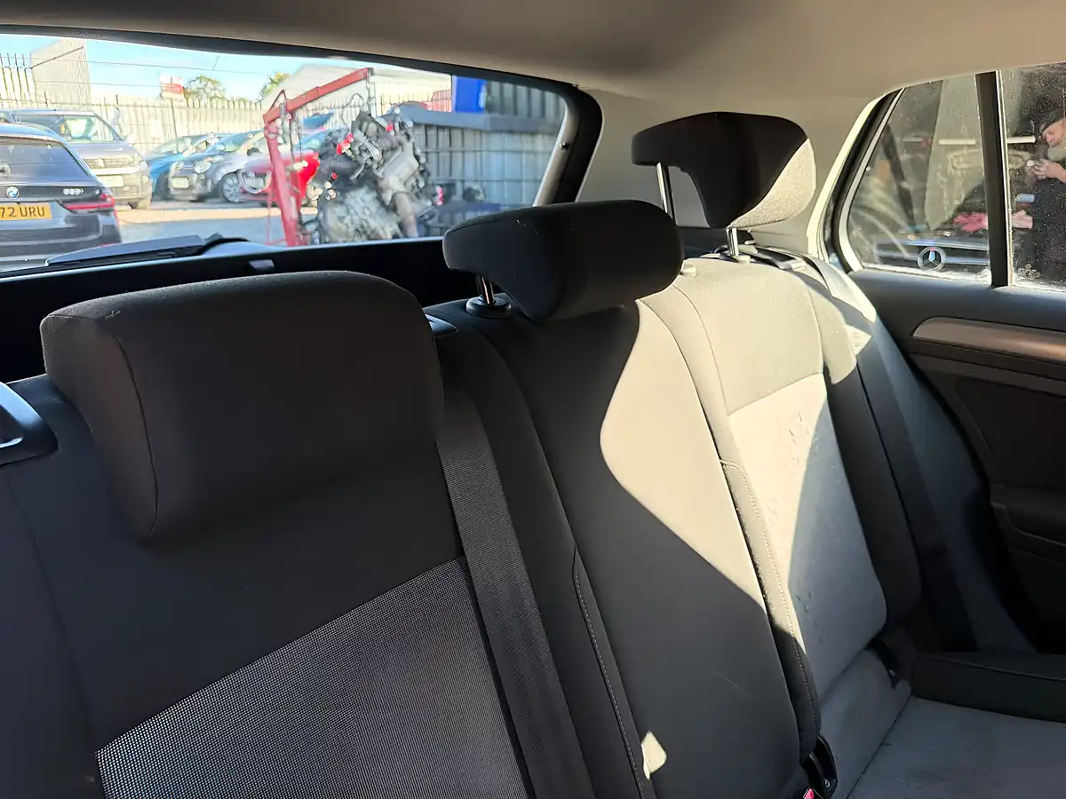 Used 2013 Volkswagen Golf Bluemotion Tech S Black - Interior and Exterior details 15