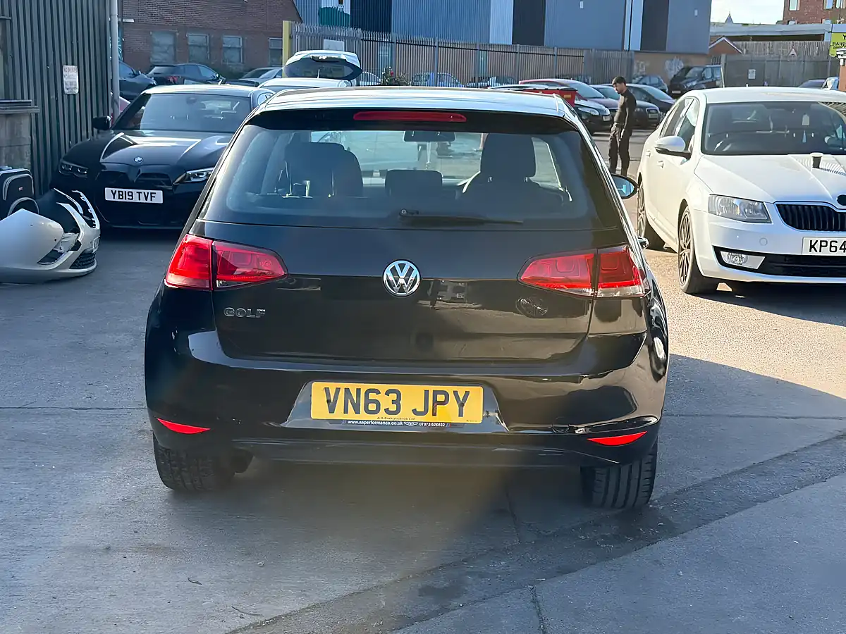 Used 2013 Volkswagen Golf Bluemotion Tech S Black - Interior and Exterior details 5
