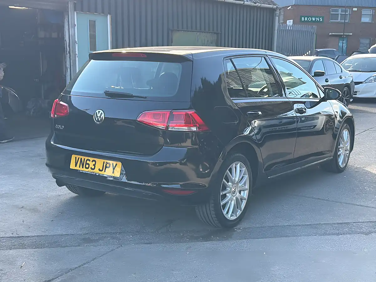 Used 2013 Volkswagen Golf Bluemotion Tech S Black - Interior and Exterior details 6