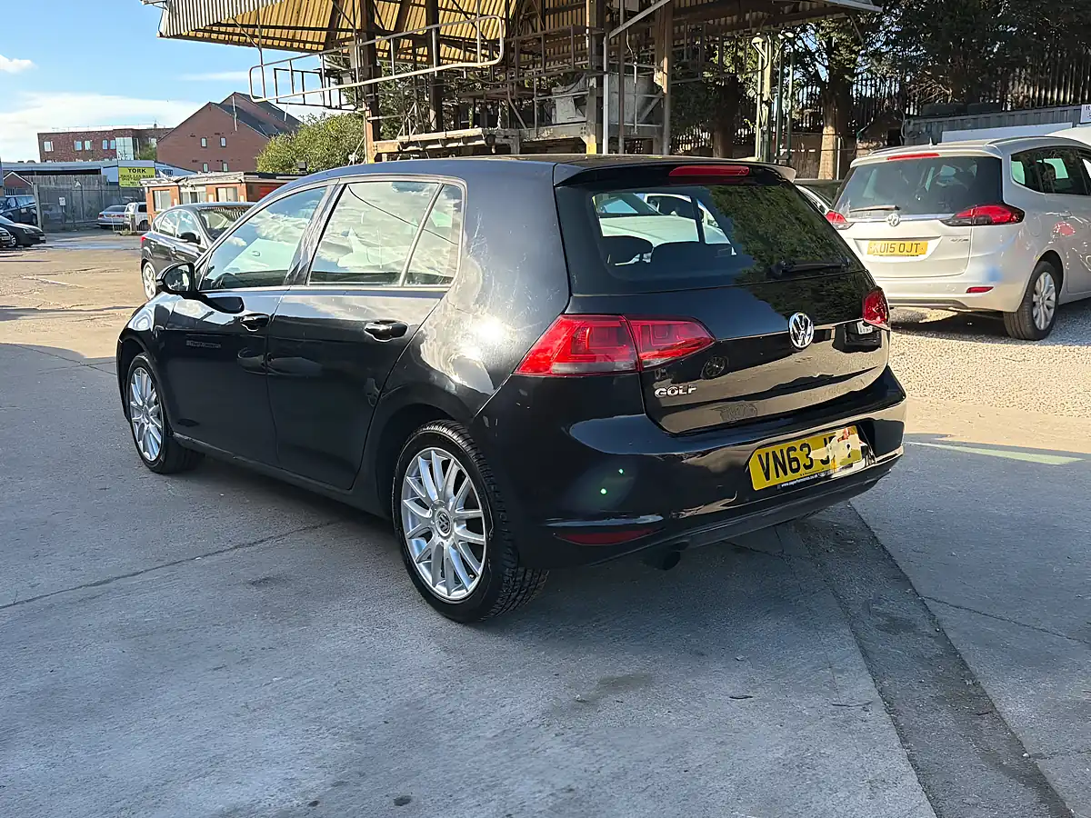 Used 2013 Volkswagen Golf Bluemotion Tech S Black - Interior and Exterior details 8