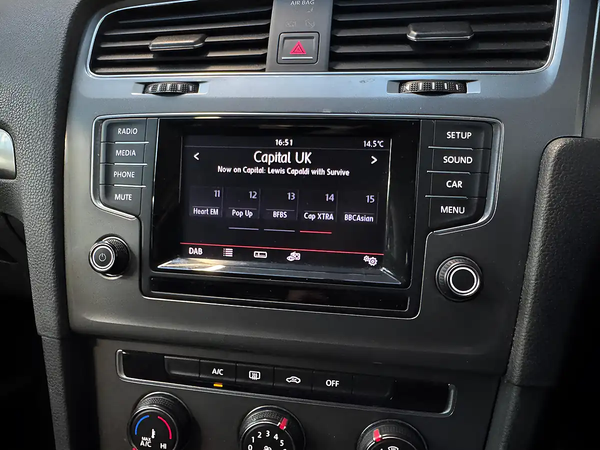 Used 2013 Volkswagen Golf Bluemotion Tech S Deep Black - Interior and Exterior details 10