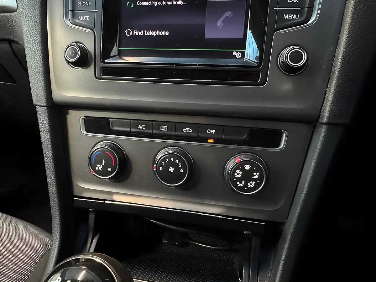 Used 2013 Volkswagen Golf Bluemotion Tech S Deep Black - Interior and Exterior details 12