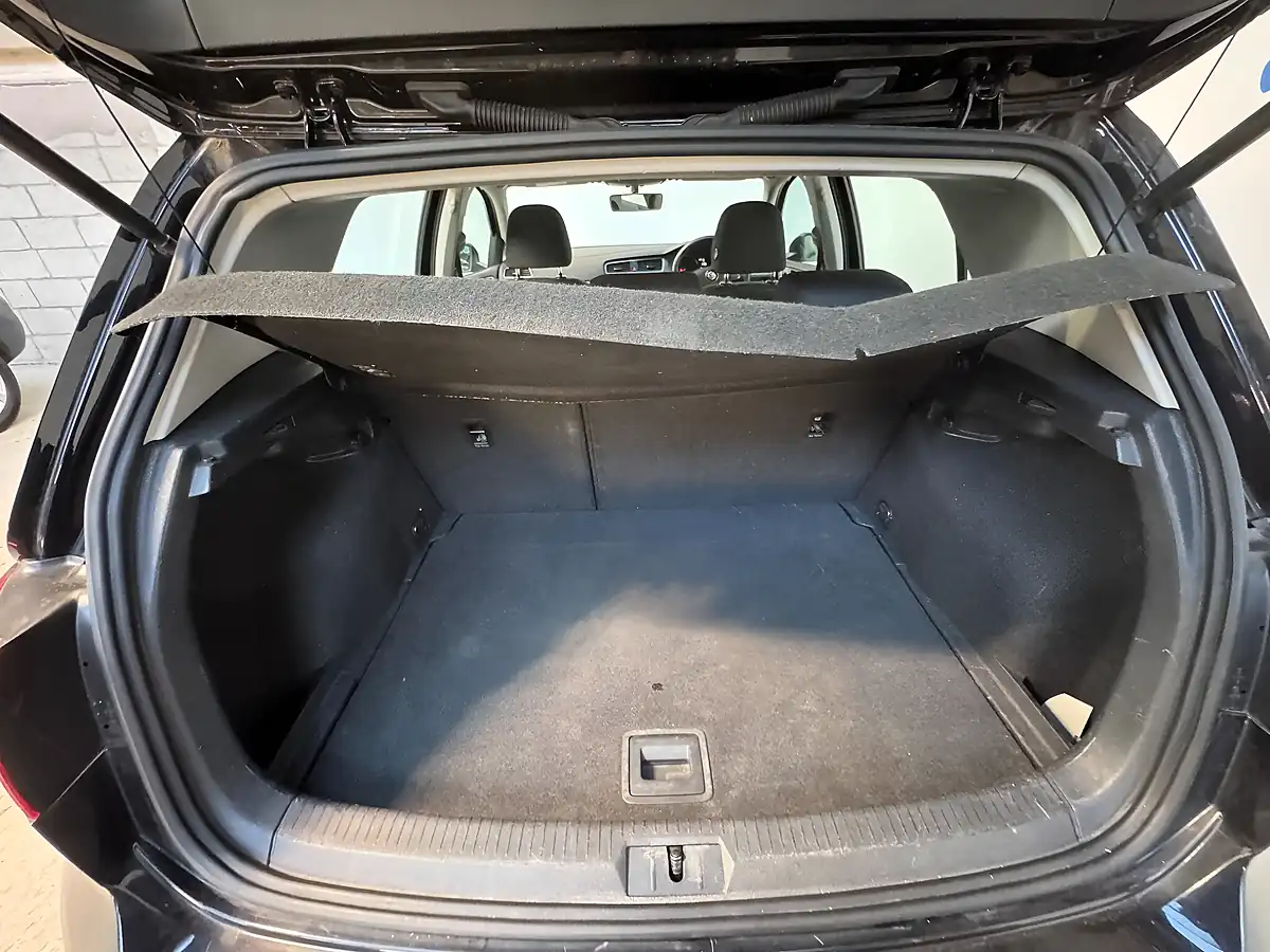 Used 2013 Volkswagen Golf Bluemotion Tech S Deep Black - Interior and Exterior details 15