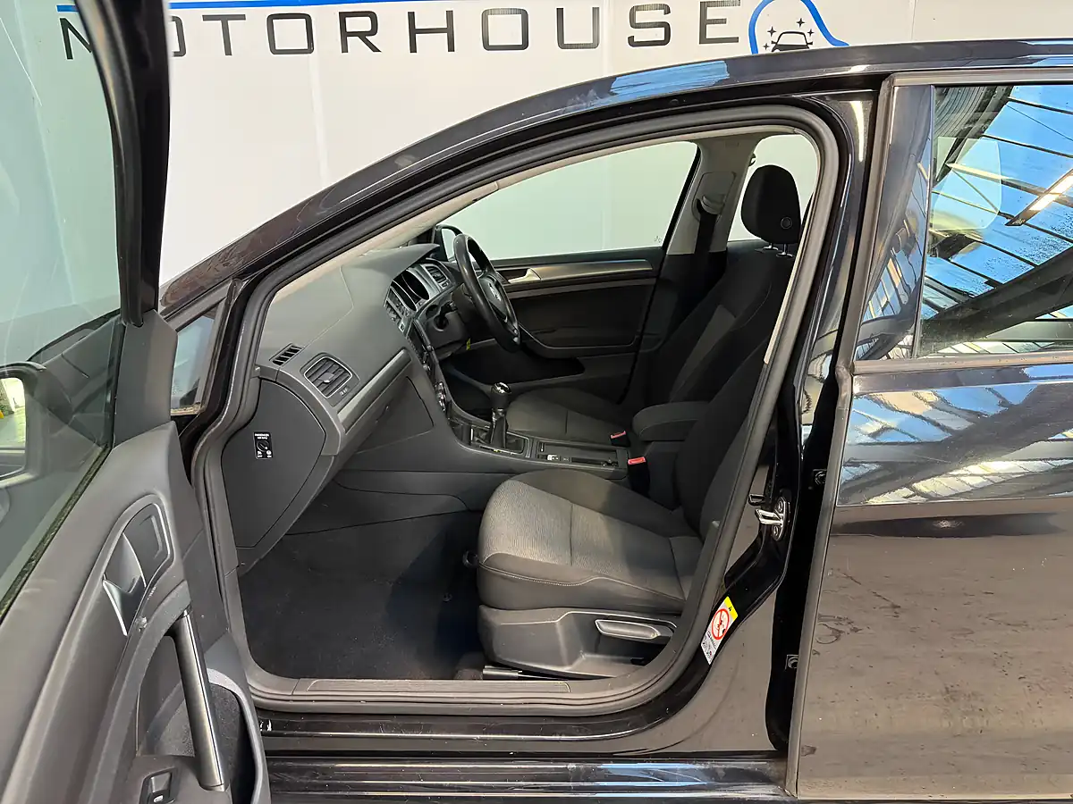 Used 2013 Volkswagen Golf Bluemotion Tech S Deep Black - Interior and Exterior details 8