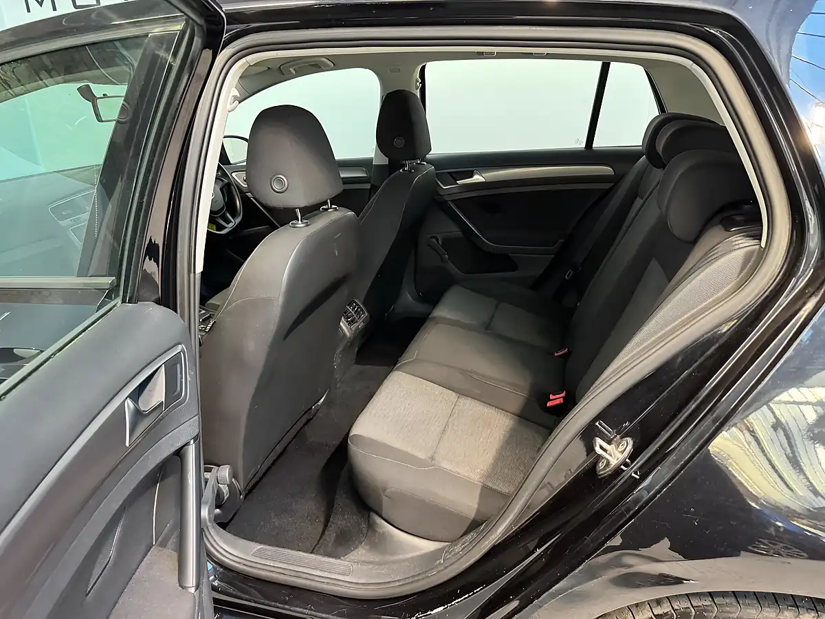 Used 2013 Volkswagen Golf Bluemotion Tech S Deep Black - Interior and Exterior details 9