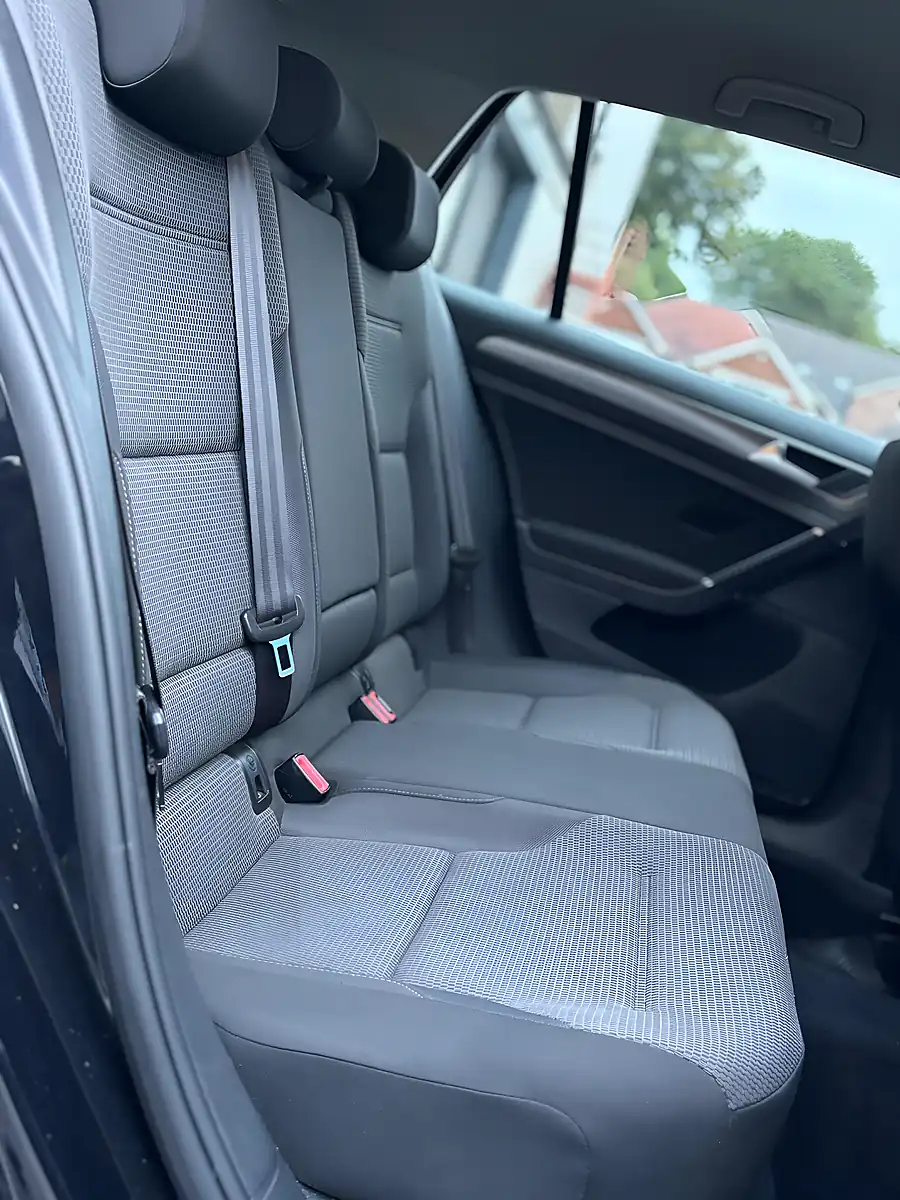 Used 2013 Volkswagen Golf Bluemotion Tech Se Black - Interior and Exterior details 10