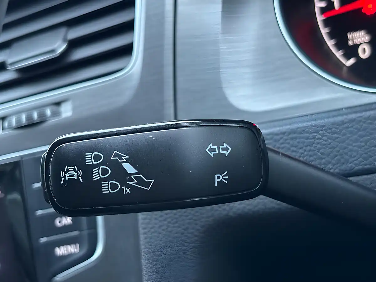 Used 2013 Volkswagen Golf Bluemotion Tech Se Black - Interior and Exterior details 11