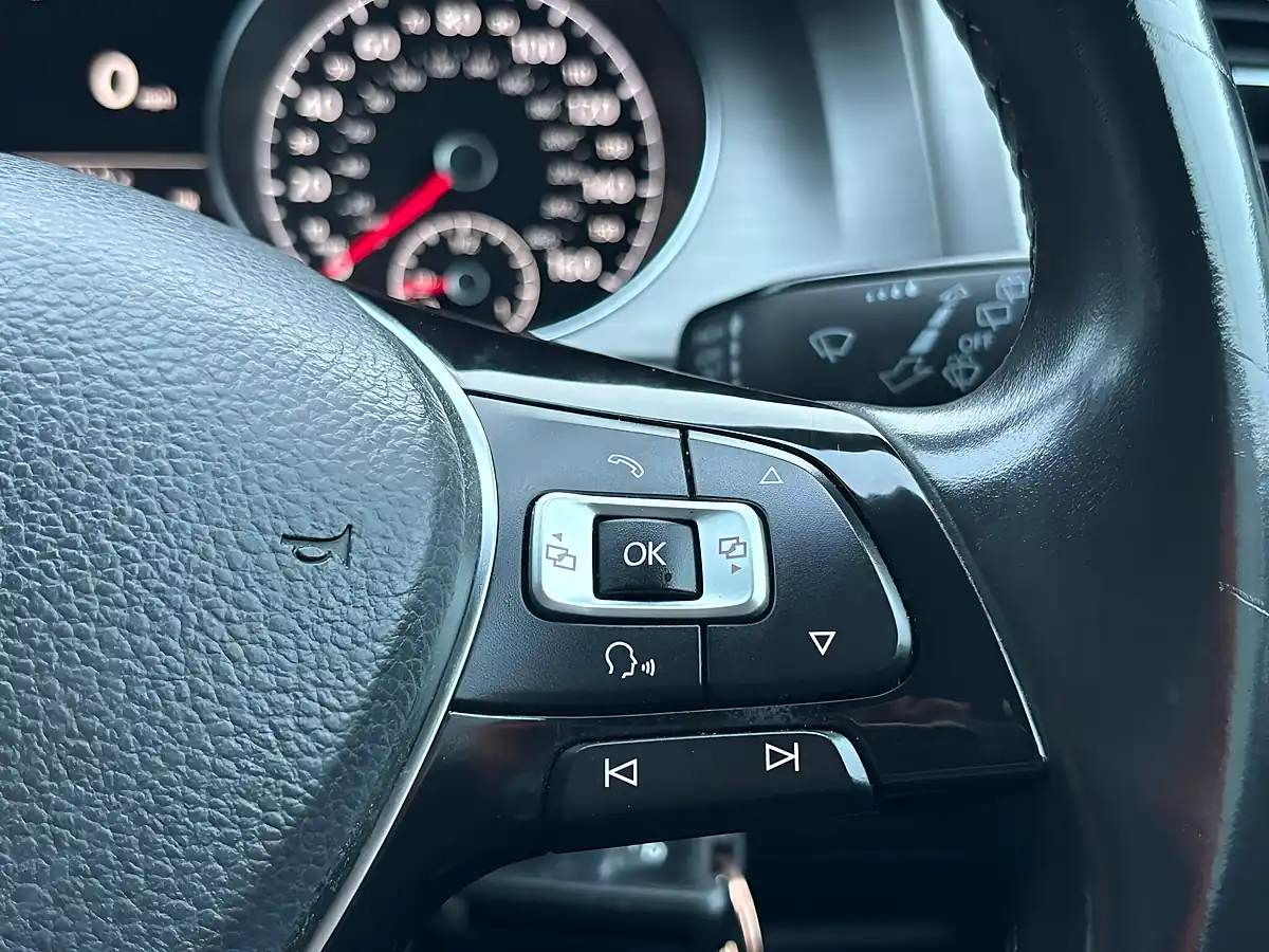 Used 2013 Volkswagen Golf Bluemotion Tech Se Black - Interior and Exterior details 14