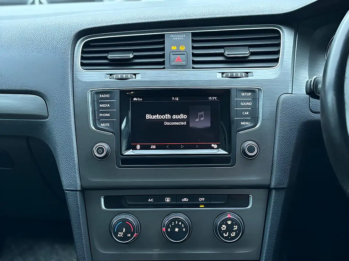 Used 2013 Volkswagen Golf Bluemotion Tech Se Black - Interior and Exterior details 17