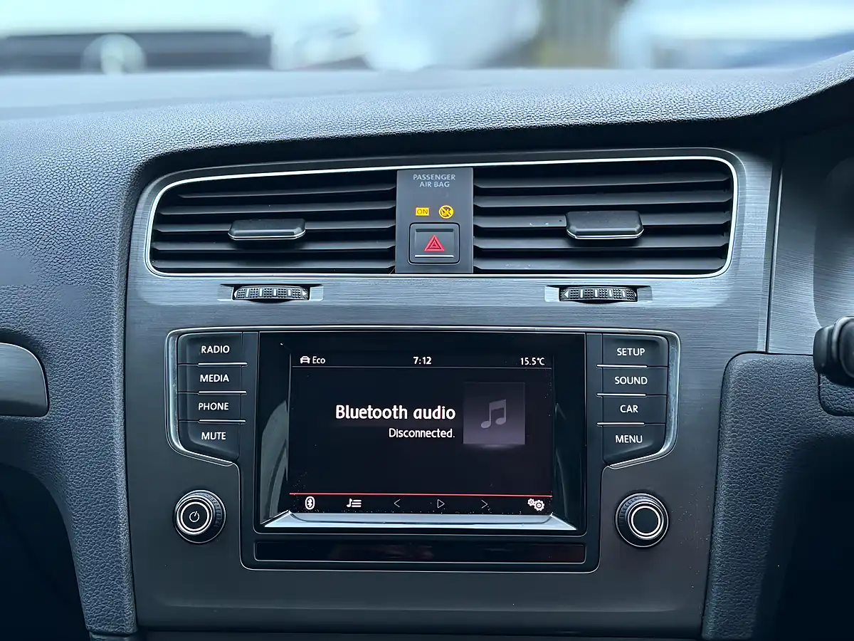 Used 2013 Volkswagen Golf Bluemotion Tech Se Black - Interior and Exterior details 18