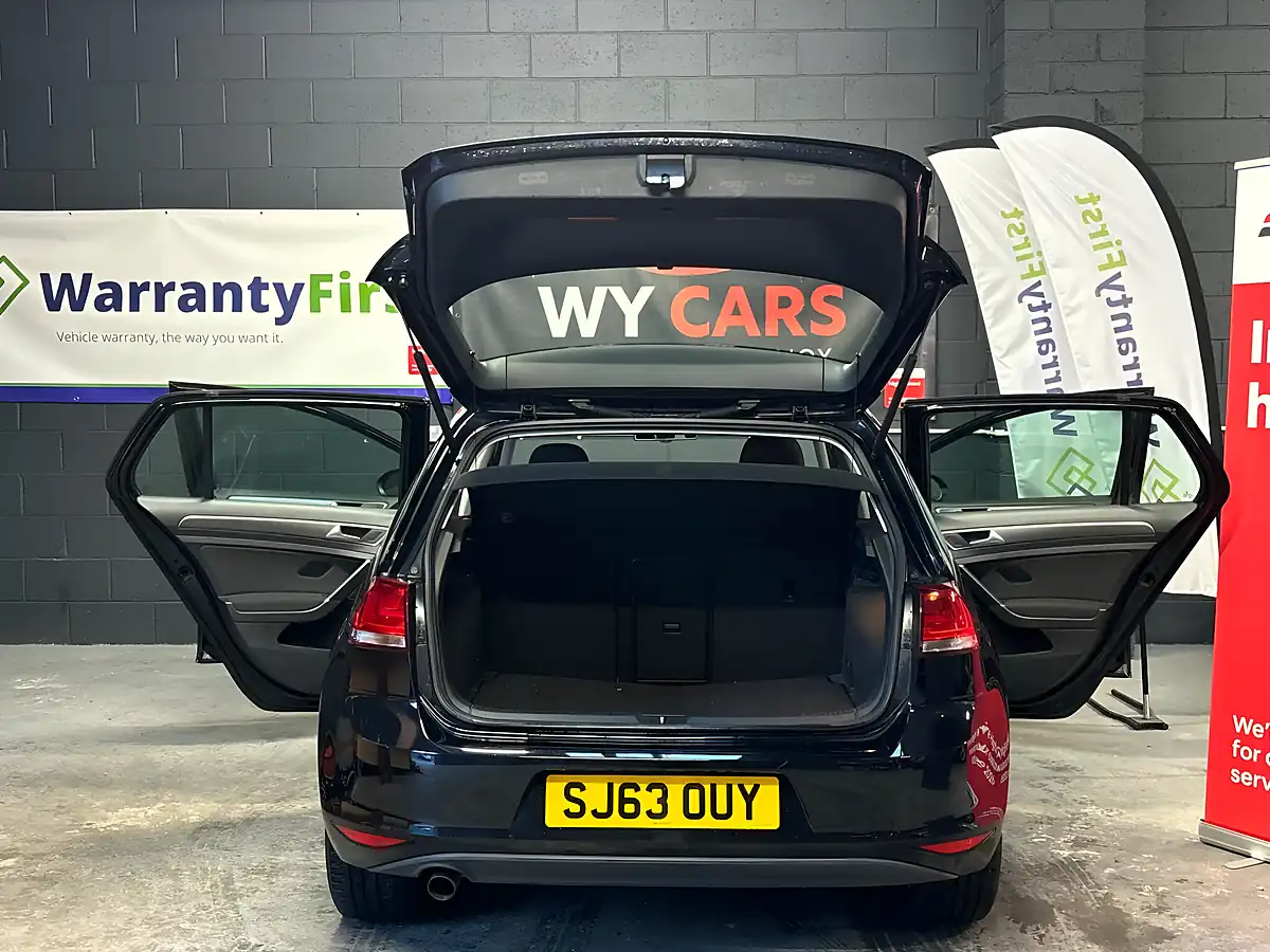 Used 2013 Volkswagen Golf Bluemotion Tech Se Black - Interior and Exterior details 19