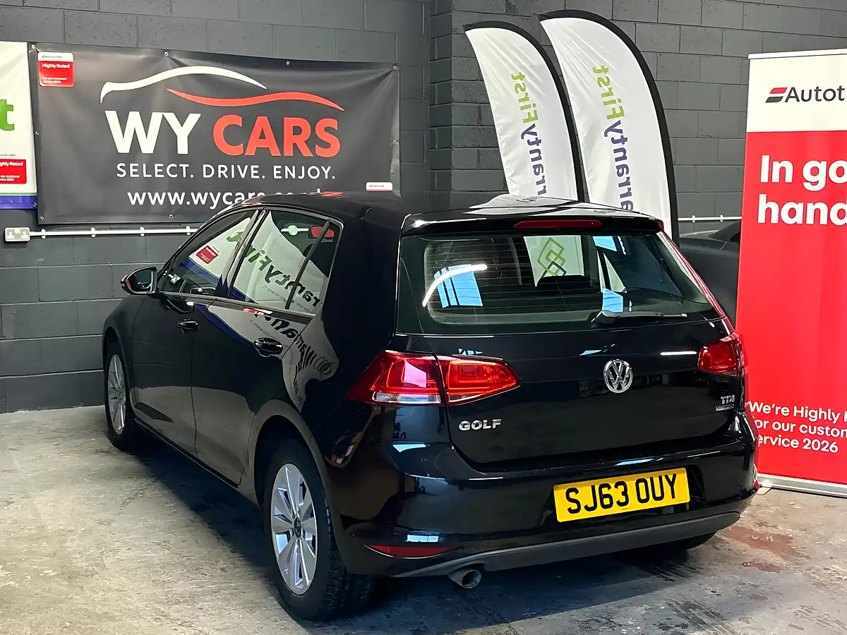 Used 2013 Volkswagen Golf Bluemotion Tech Se Black - Interior and Exterior details 4