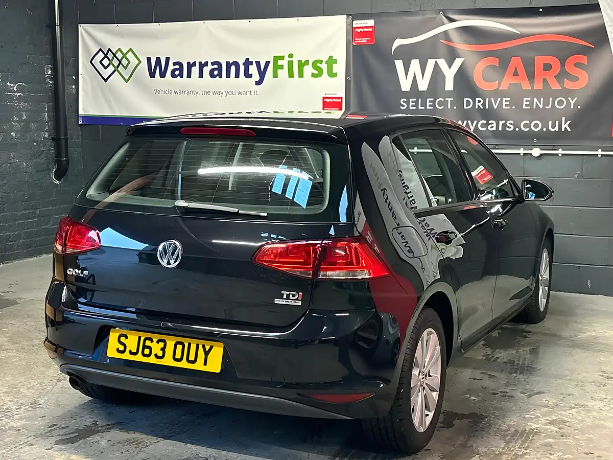 Used 2013 Volkswagen Golf Bluemotion Tech Se Black - Interior and Exterior details 7