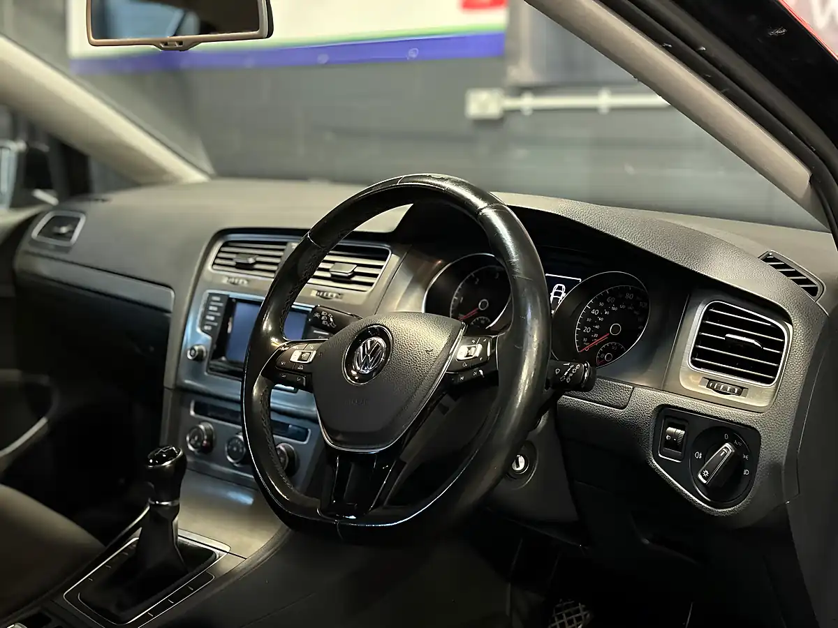 Used 2013 Volkswagen Golf Bluemotion Tech Se Black - Interior and Exterior details 8