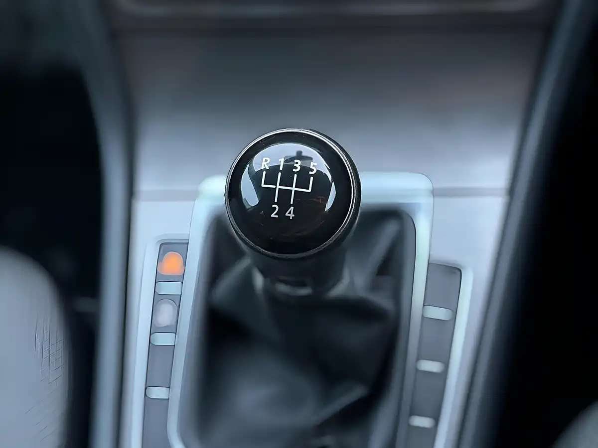Used 2013 Volkswagen Golf Bluemotion Tech Se Black - Interior and Exterior details 9