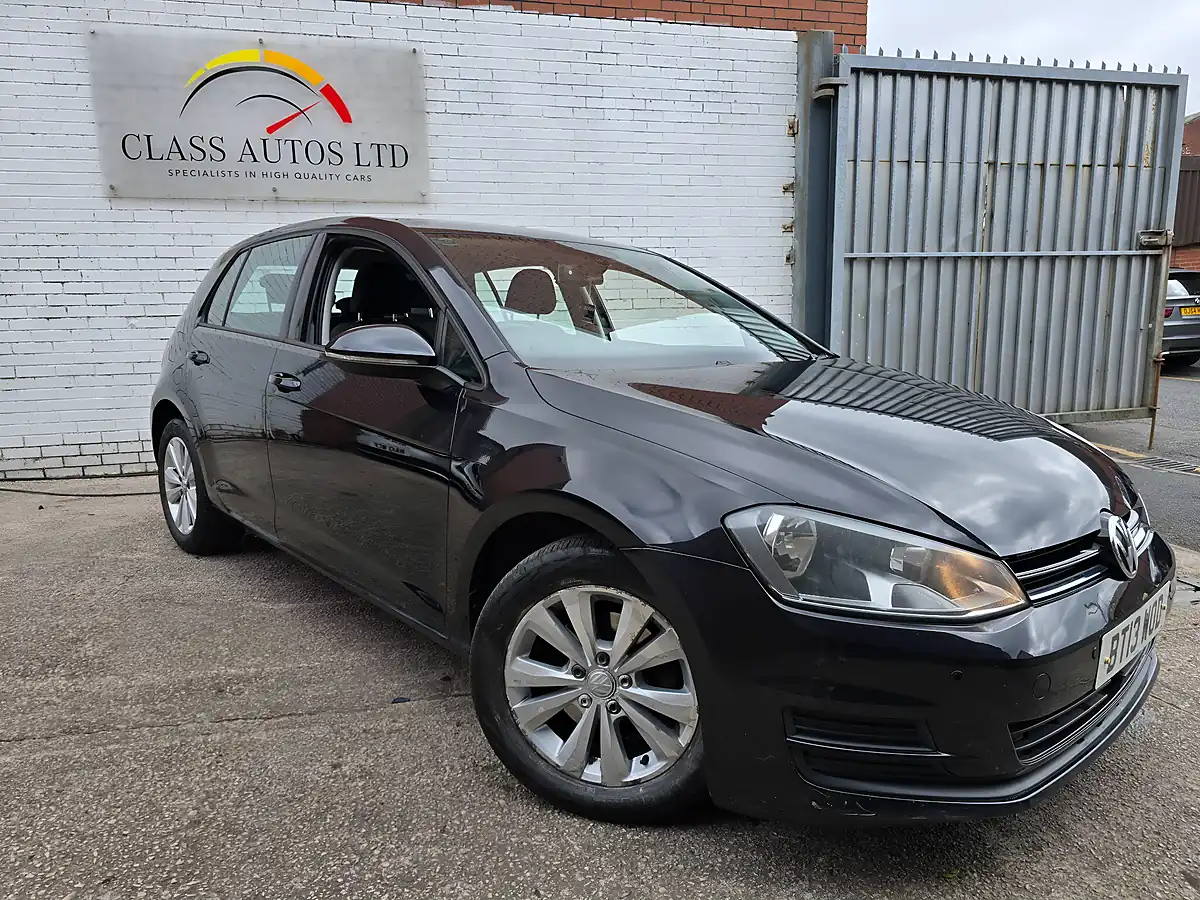 Used 2013 Volkswagen Golf Bluemotion Tech Se Black - Front View