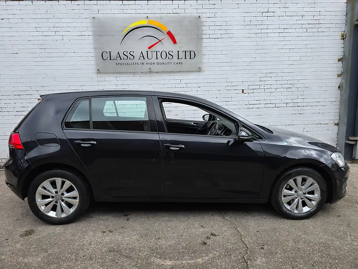 Used 2013 Volkswagen Golf Bluemotion Tech Se Black - Interior and Exterior details 10