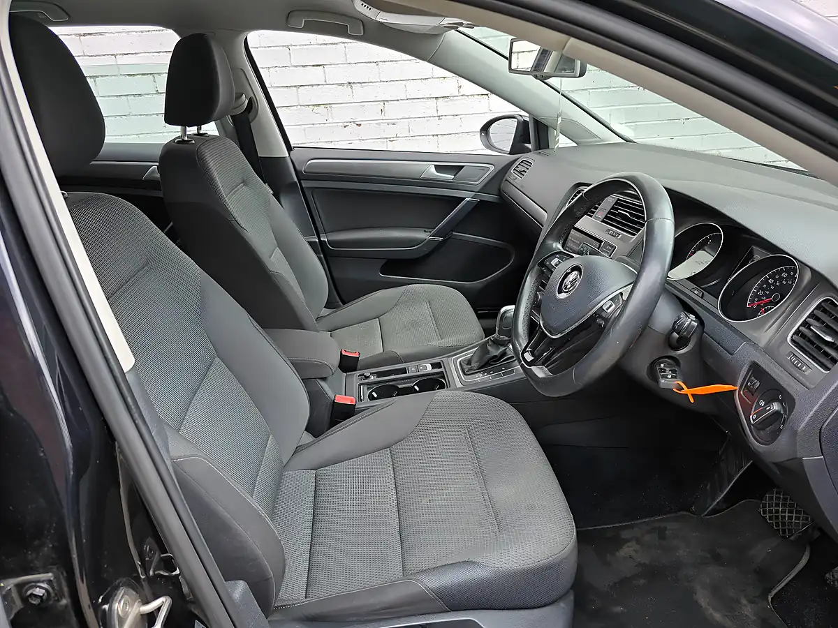 Used 2013 Volkswagen Golf Bluemotion Tech Se Black - Interior and Exterior details 14