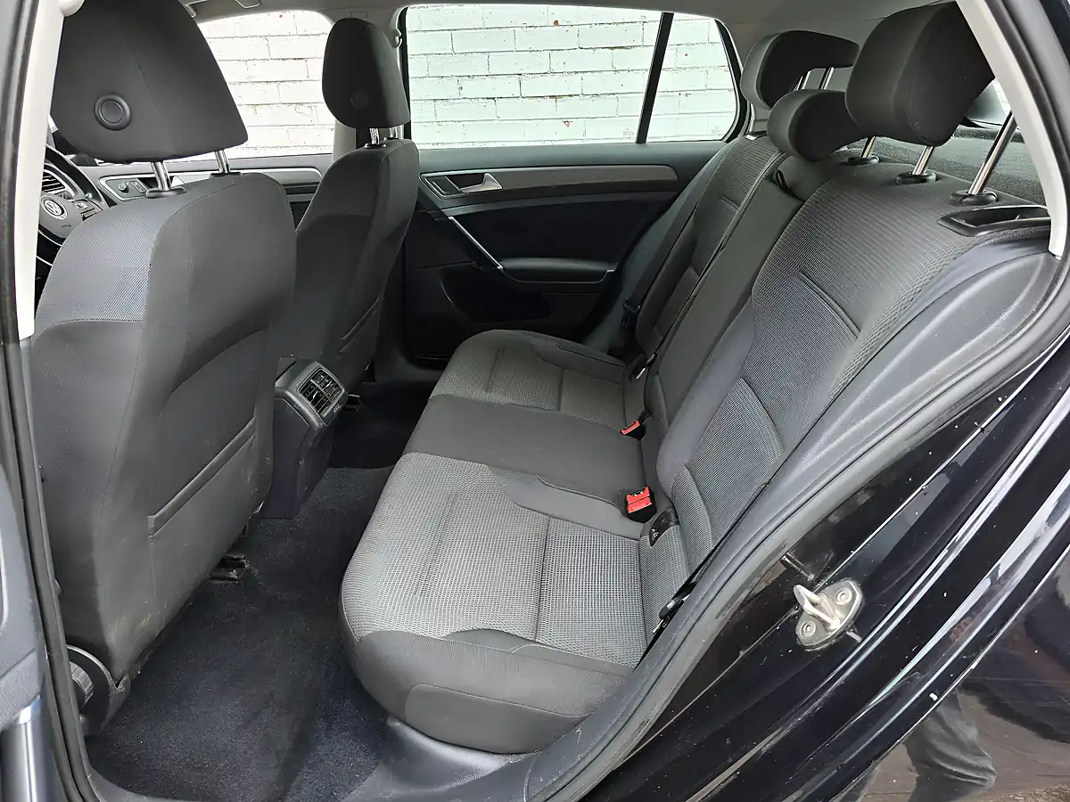 Used 2013 Volkswagen Golf Bluemotion Tech Se Black - Interior and Exterior details 16