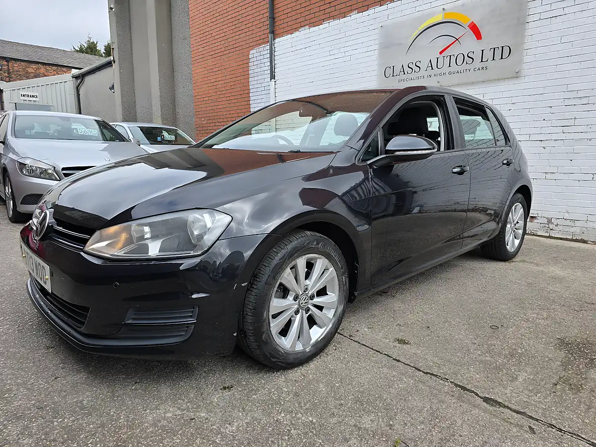 Used 2013 Volkswagen Golf Bluemotion Tech Se Black - Interior and Exterior details 4