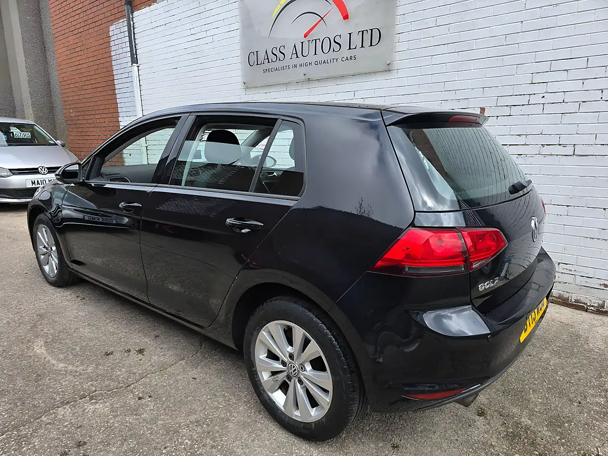 Used 2013 Volkswagen Golf Bluemotion Tech Se Black - Interior and Exterior details 5