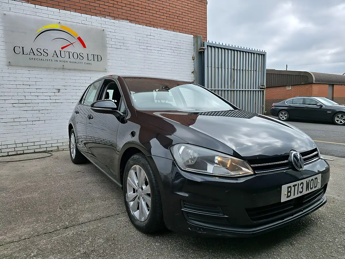 Used 2013 Volkswagen Golf Bluemotion Tech Se Black - Interior and Exterior details 6