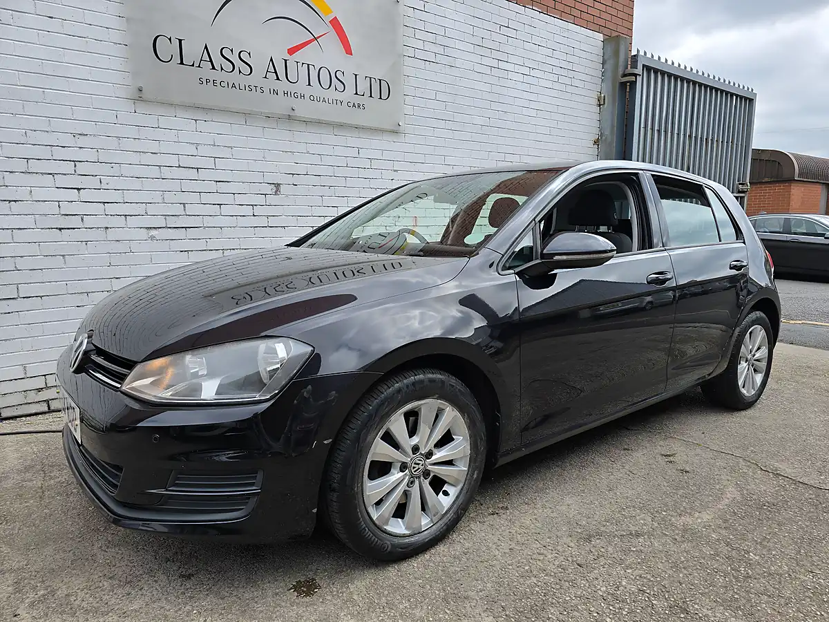 Used 2013 Volkswagen Golf Bluemotion Tech Se Black - Interior and Exterior details 7