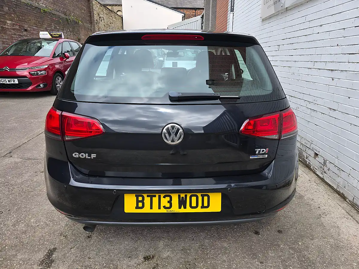 Used 2013 Volkswagen Golf Bluemotion Tech Se Black - Interior and Exterior details 9