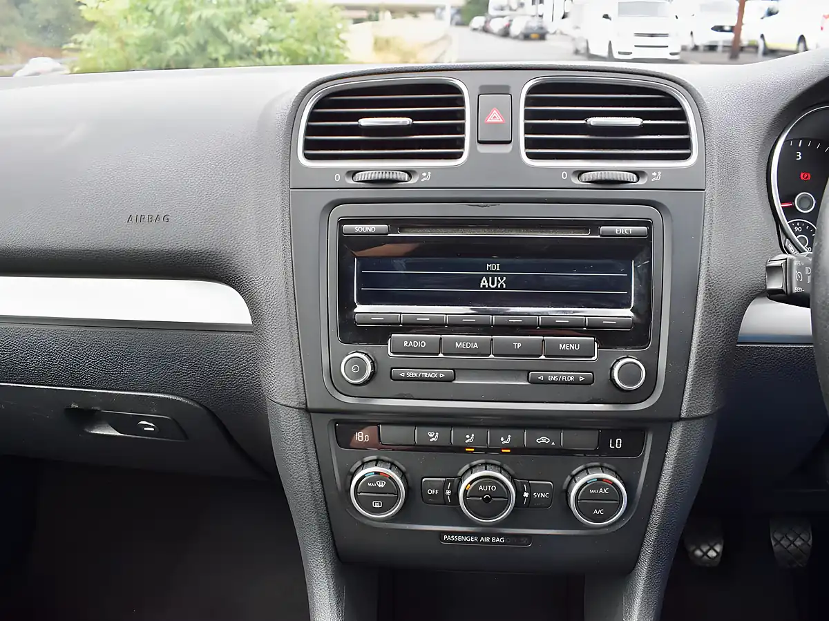 Used 2013 Volkswagen Golf Bluemotion Tech Se Cabriolet White - Interior and Exterior details 10