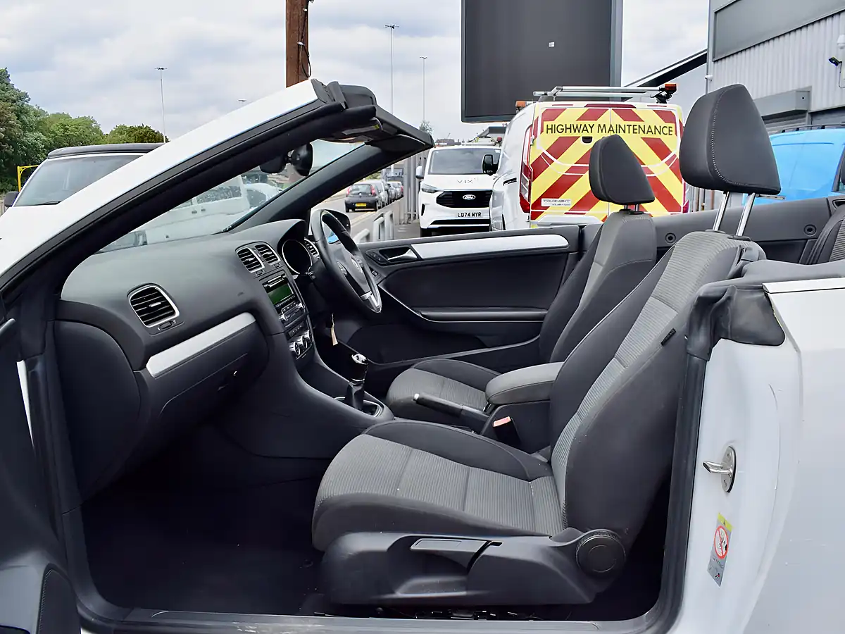 Used 2013 Volkswagen Golf Bluemotion Tech Se Cabriolet White - Interior and Exterior details 14
