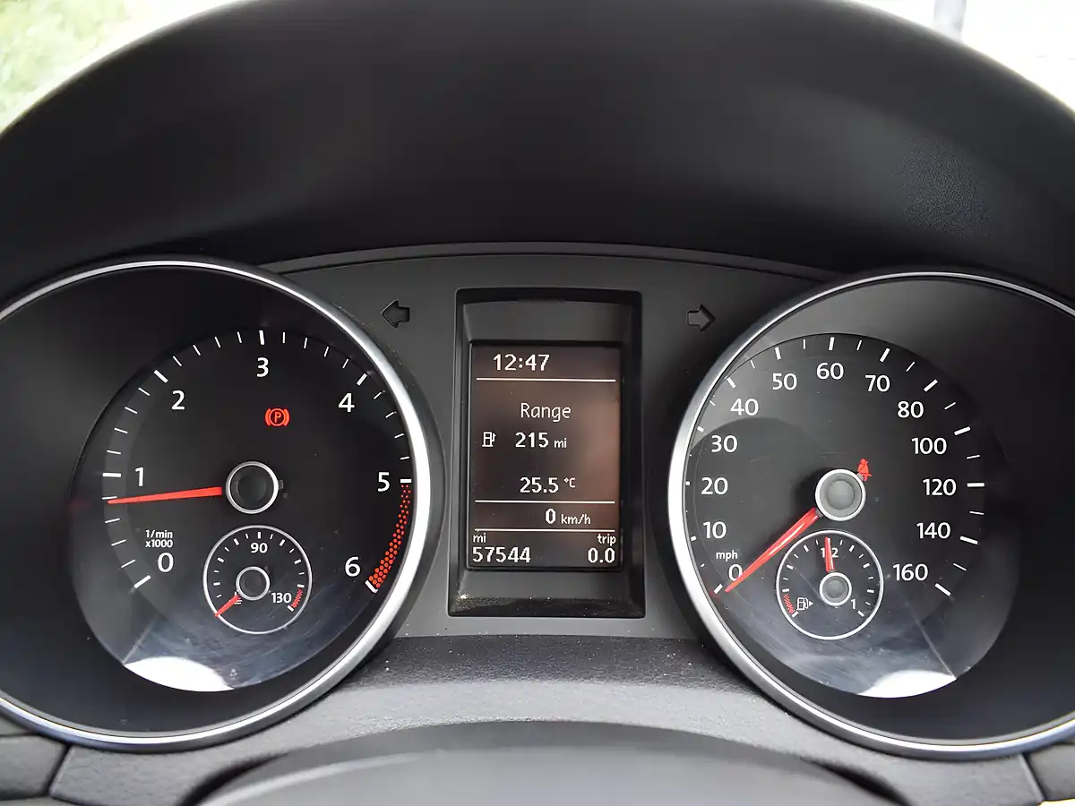 Used 2013 Volkswagen Golf Bluemotion Tech Se Cabriolet White - Interior and Exterior details 16