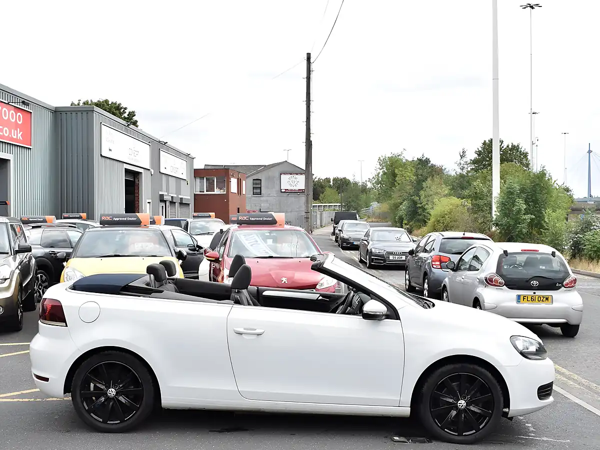 Used 2013 Volkswagen Golf Bluemotion Tech Se Cabriolet White - Interior and Exterior details 8