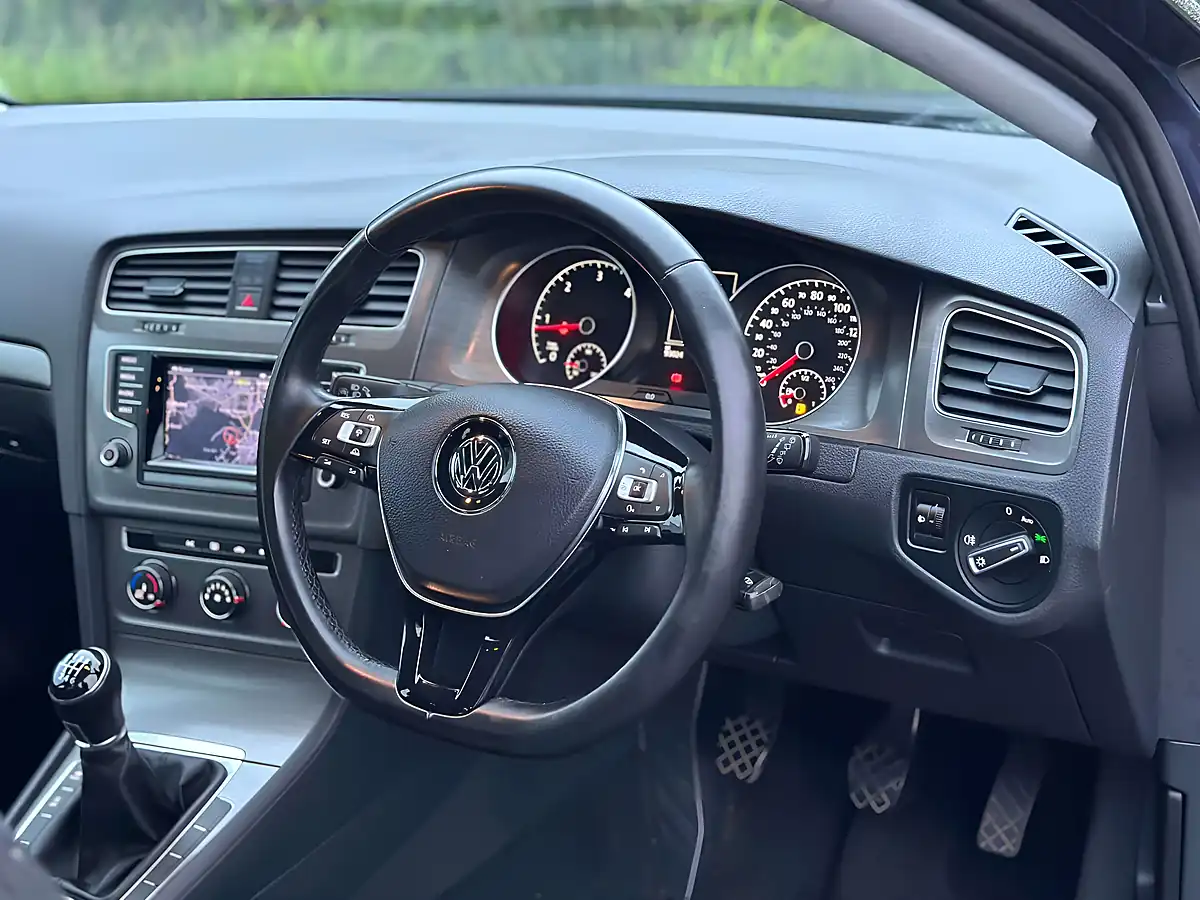 Used 2013 Volkswagen Golf Bluemotion Tech Se Dark Blue - Interior and Exterior details 10