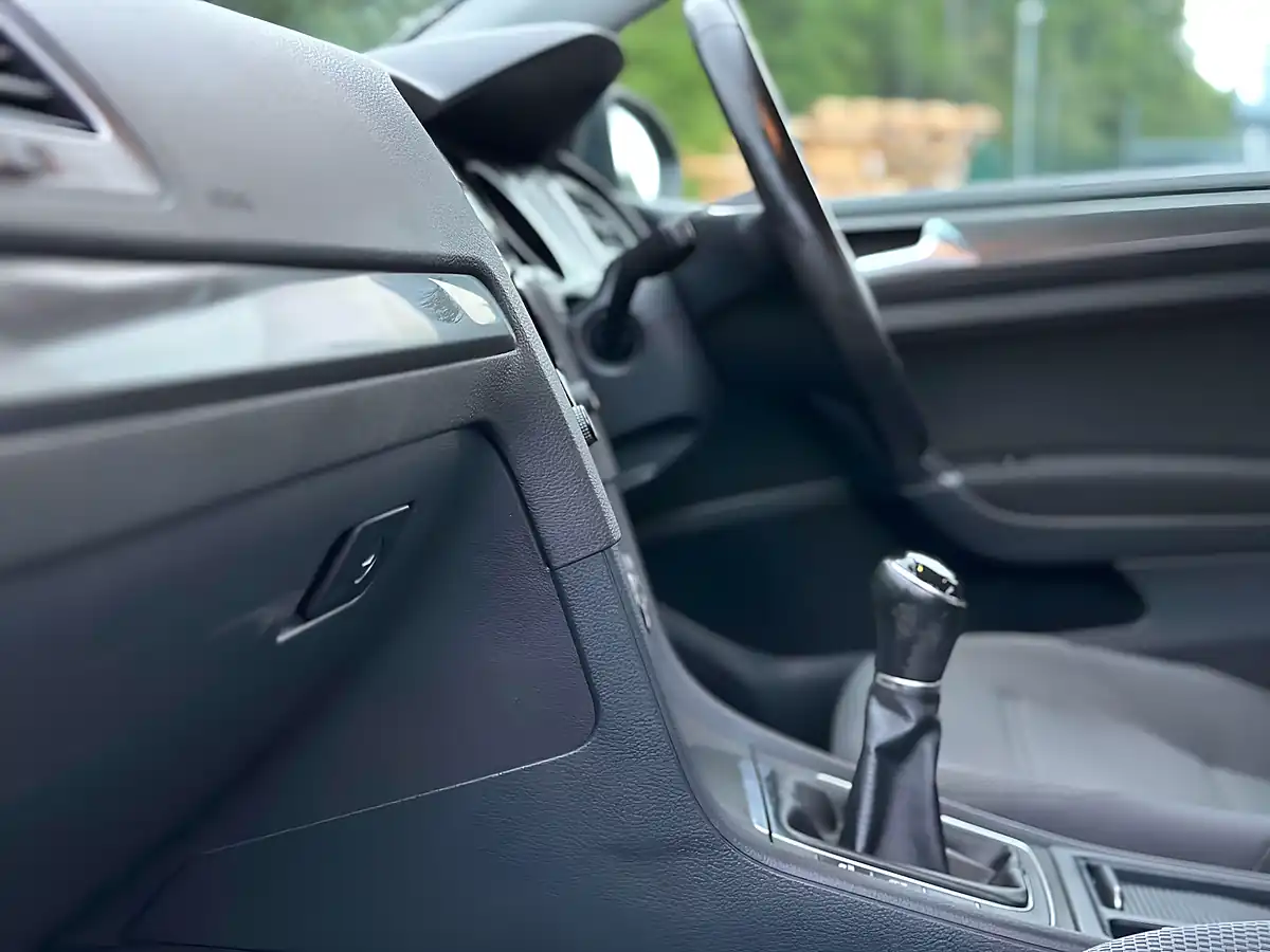Used 2013 Volkswagen Golf Bluemotion Tech Se Dark Blue - Interior and Exterior details 3