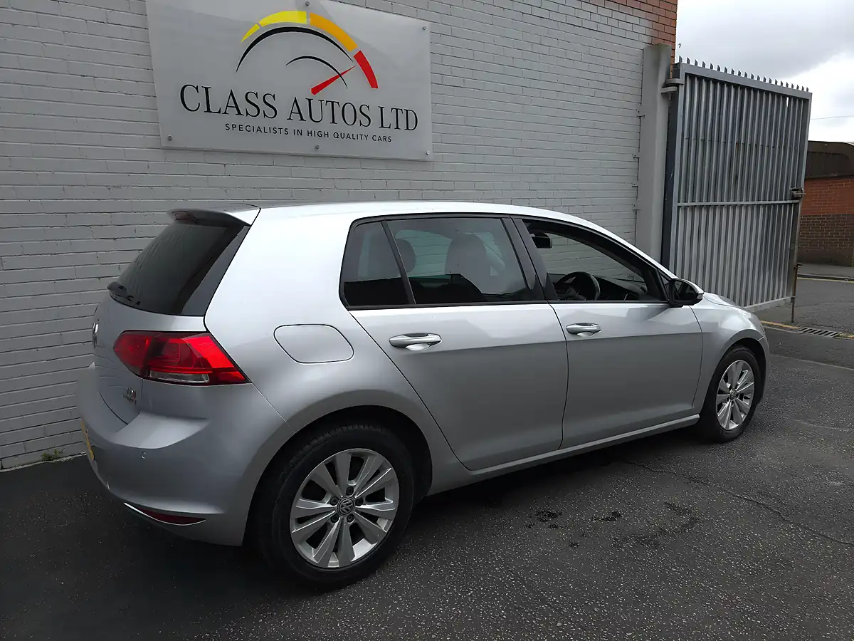 Used 2013 Volkswagen Golf Bluemotion Tech Se Dsg Silver - Interior and Exterior details 16