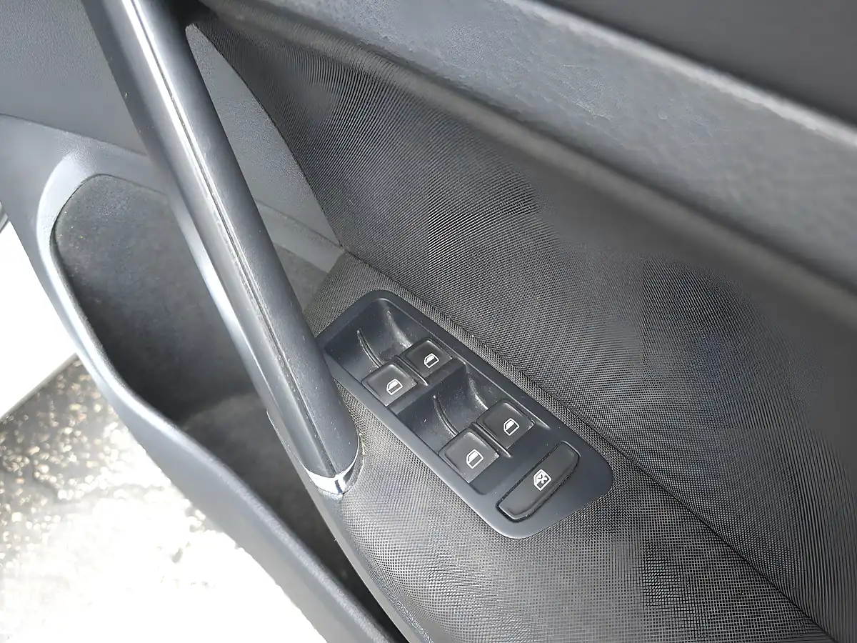 Used 2013 Volkswagen Golf Bluemotion Tech Se Dsg Silver - Interior and Exterior details 20