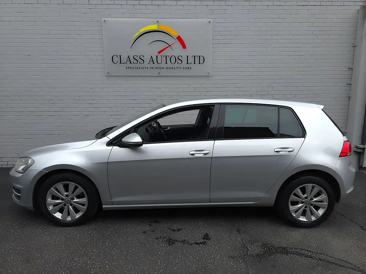 Used 2013 Volkswagen Golf Bluemotion Tech Se Dsg Silver - Interior and Exterior details 8