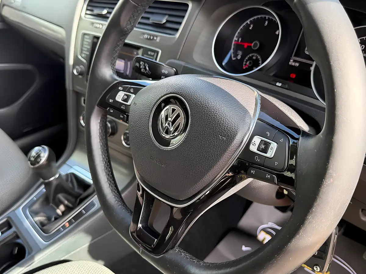 Used 2013 Volkswagen Golf Bluemotion Tech Se Grey - Interior and Exterior details 16