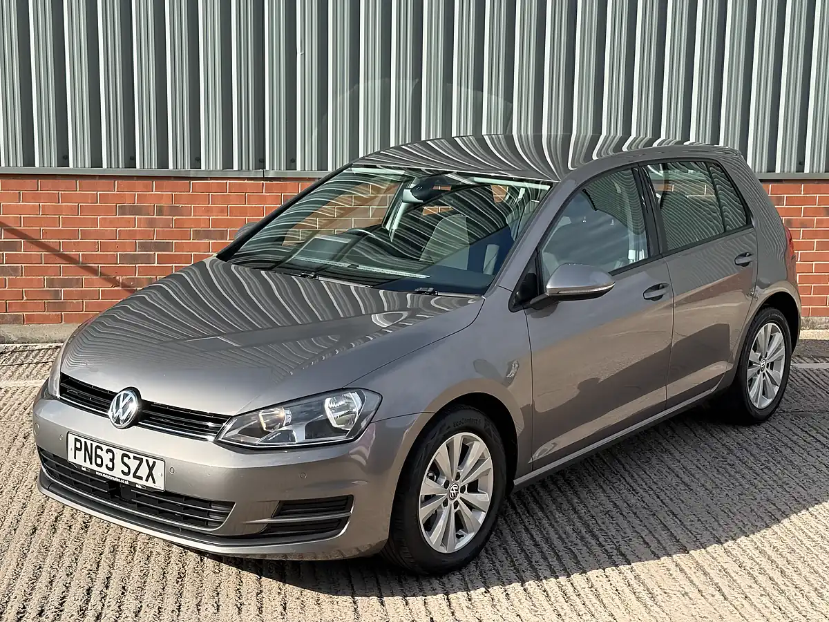 Used 2013 Volkswagen Golf Bluemotion Tech Se Grey - Interior and Exterior details 9